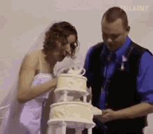 collapsing-wedding-cake-failarmy.gif