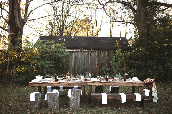 Earthy-Friendsgiving-celebration.jpg