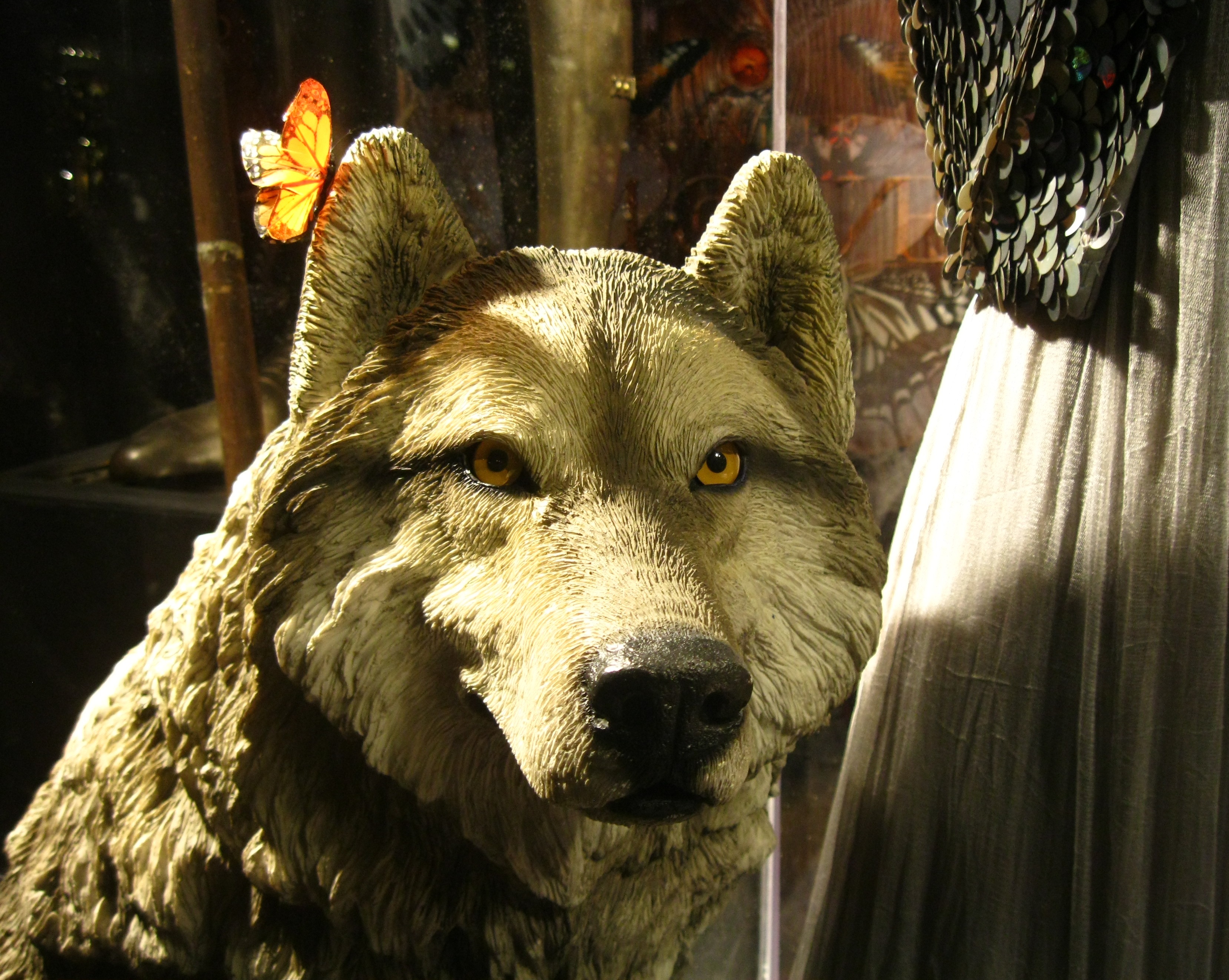 mcqueen-spring-2008-wolf-bergdorf-goodman.jpg