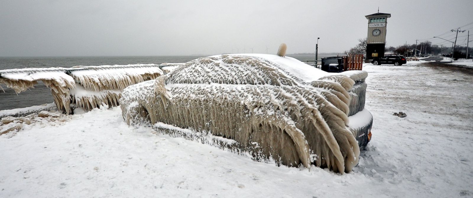 GTY_Ice_Car_New_York_ER_160113_12x5_1600.jpg