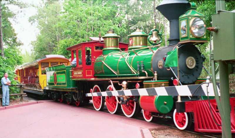 wdwrrtrain03.jpg