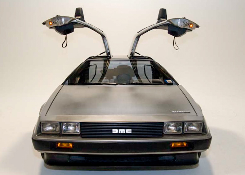 DeLorean_DMC-12_with_doors_open.jpg