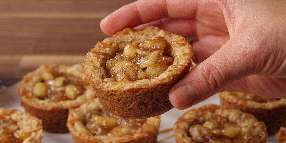 landscape-1474920388-delish-apple-crisp-cookie-cups-01.jpg