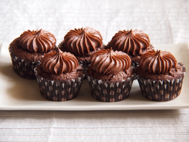 10-16-dories-chocolate-cupcakes-3.jpg
