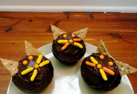 cat-cupcakes-L-btdDtF.jpeg