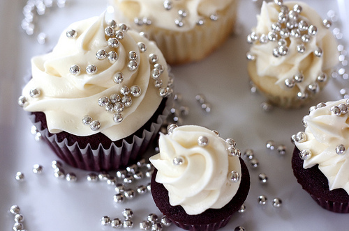 cupcakes-cute-food-silver-white-Favim.com-118717.jpg