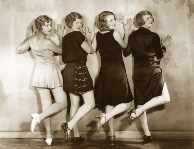 A-line-of-1920s-chorus-girls-from-the-show-The-Girl-From-Cooks.-1927.jpg