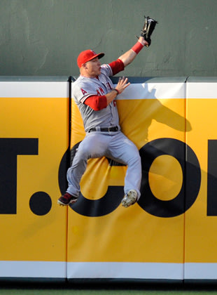 mlb_trout_catch_6_27.jpg