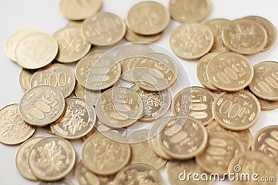 japanese-500-yen-coins-23195950.jpg