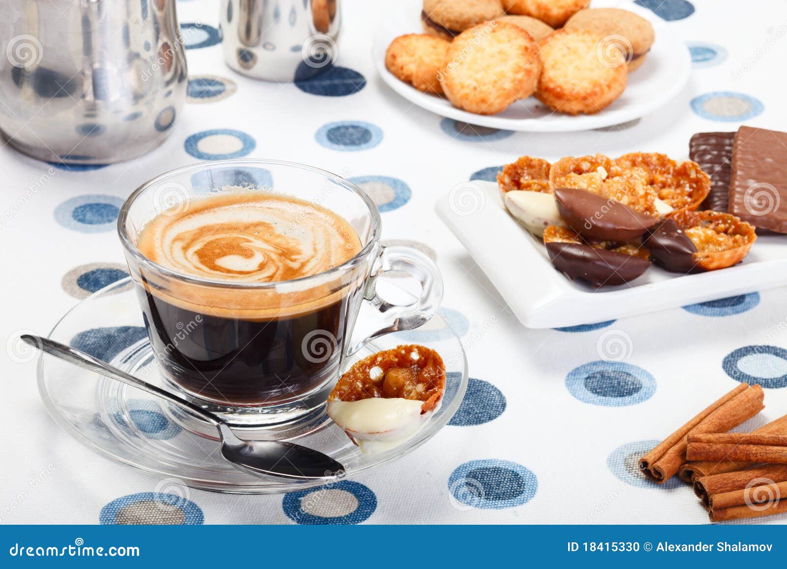 morning-coffee-cookies-18415330.jpg