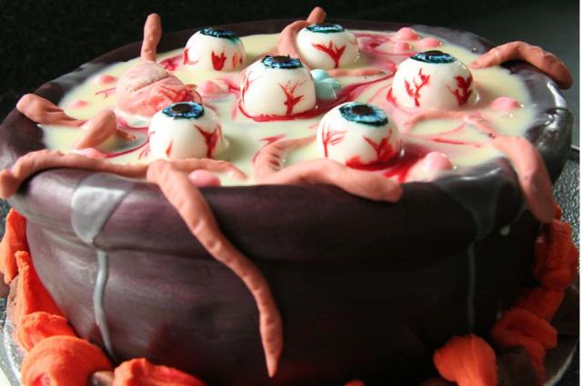 Halloween+eye+ball+soup+cake.JPG