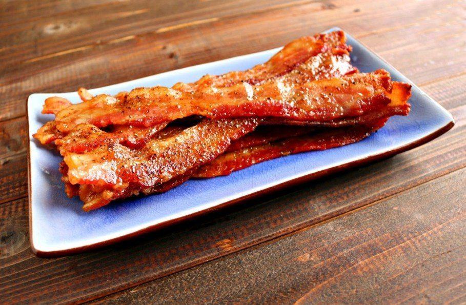 oven-baked-bacon-peppered-maple-on-platter-on-angle_zpssvlg4ajp.jpg