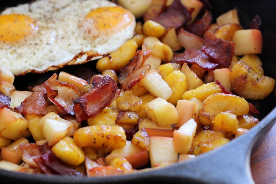 Plantain-Apple-Bacon-Hash-with-Fried-Eggs-Paleo-Whole30.jpg