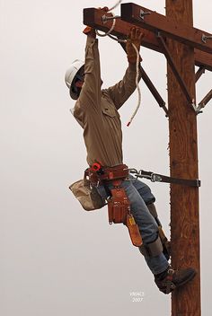 0d0eae6ad6c01bbfa87362c9c6fc4a9f--lineman-wife-power-lineman.jpg