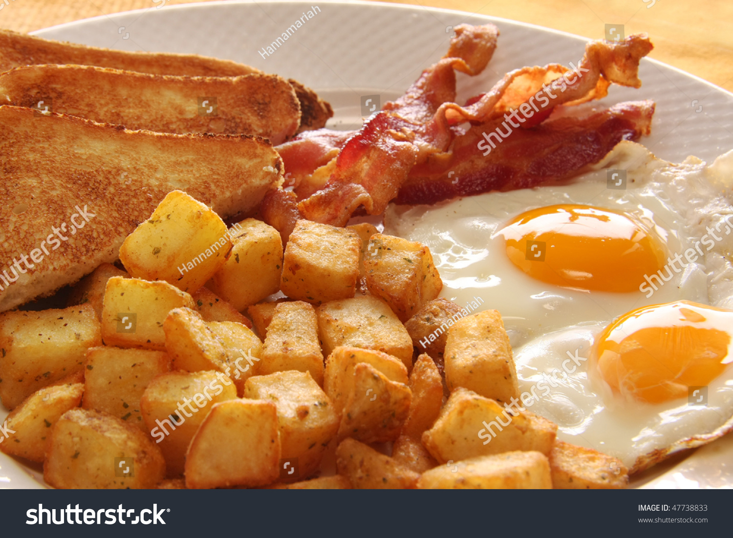 stock-photo-breakfast-of-eggs-bacon-toast-and-hash-browns-also-available-with-sausage-instead-of-bacon-47738833.jpg