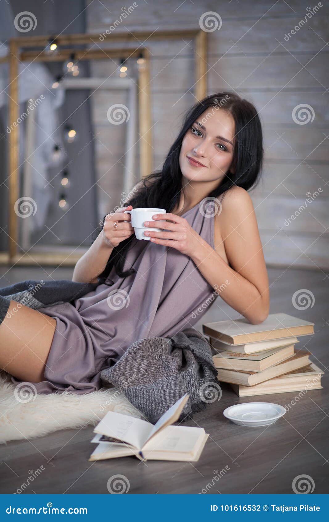 sexy-legs-cute-young-woman-drinking-coffee-101616532.jpg