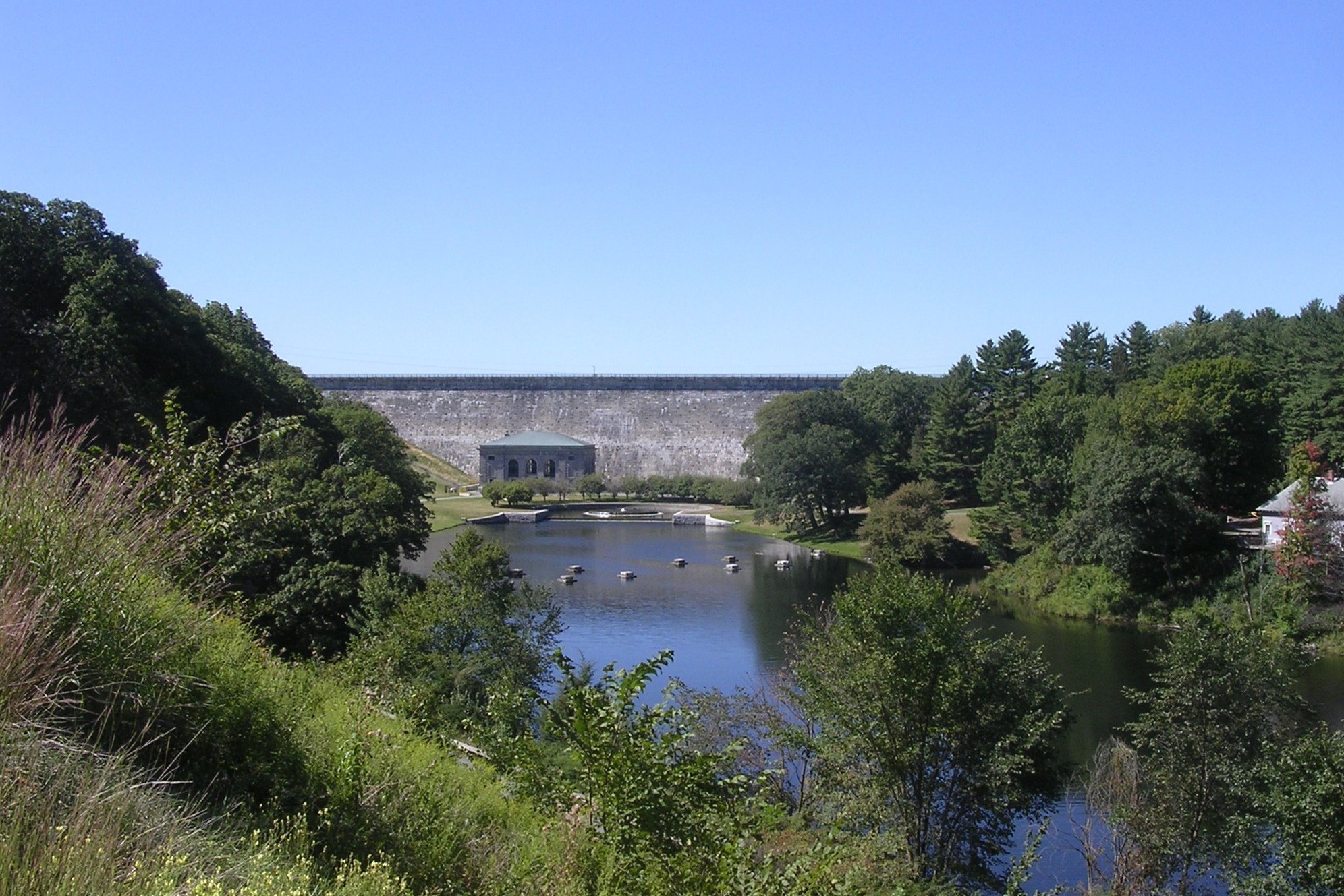 Wachusett_Dam%2C_Clinton_MA.jpg