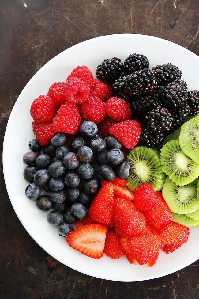 Breakfast-Fruit-Pizzas-1.jpg